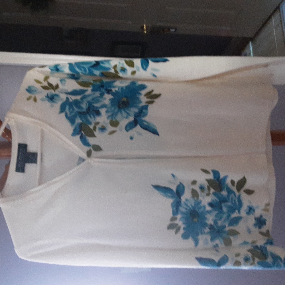 All points by reference point ladies cardigan (sweater) size small.